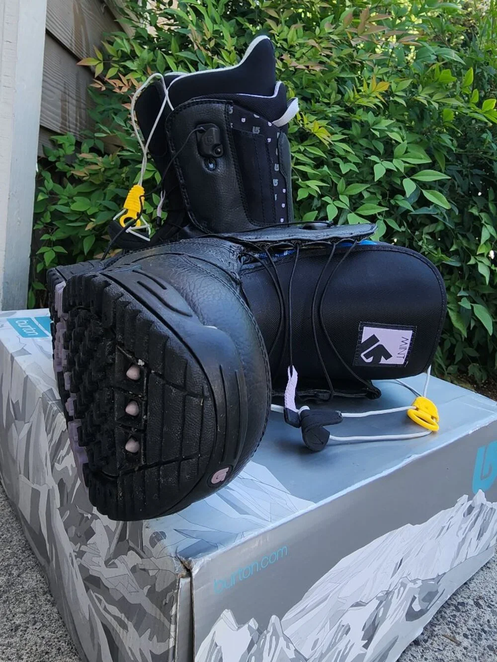 Burton euc women